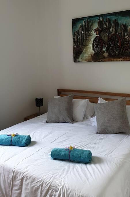 Upmarket, New, Stunning 3 Bedroom Apartment Close To The Beach! Перейбер Экстерьер фото